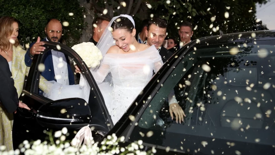 ΟΙ ΑΠΟΥΣΙΕΣ ΣΤΟ ΓΑΜΟ ΝΤΑΝΟΥ - ΒΑΜΒΑΚΟΥΣΗ