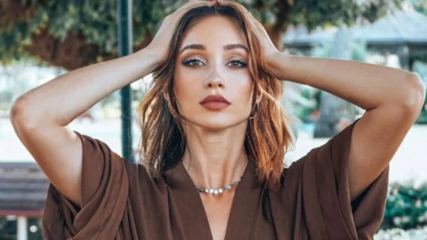 Η μία έχει γκρι και η άλλη μπλε μάτια - Η τρομερή ομοιότητα της Δήμητρας Βαμβακούση με τη μητέρα και την αδερφή της