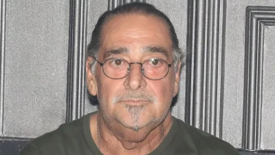 «Αγνώριστος δίνει έναν μεγάλο αγώνα! Είναι υποχρεωμένος να...» - Η ανάρτηση συνεργάτη του Βασίλη Καρρά για την υγεία του