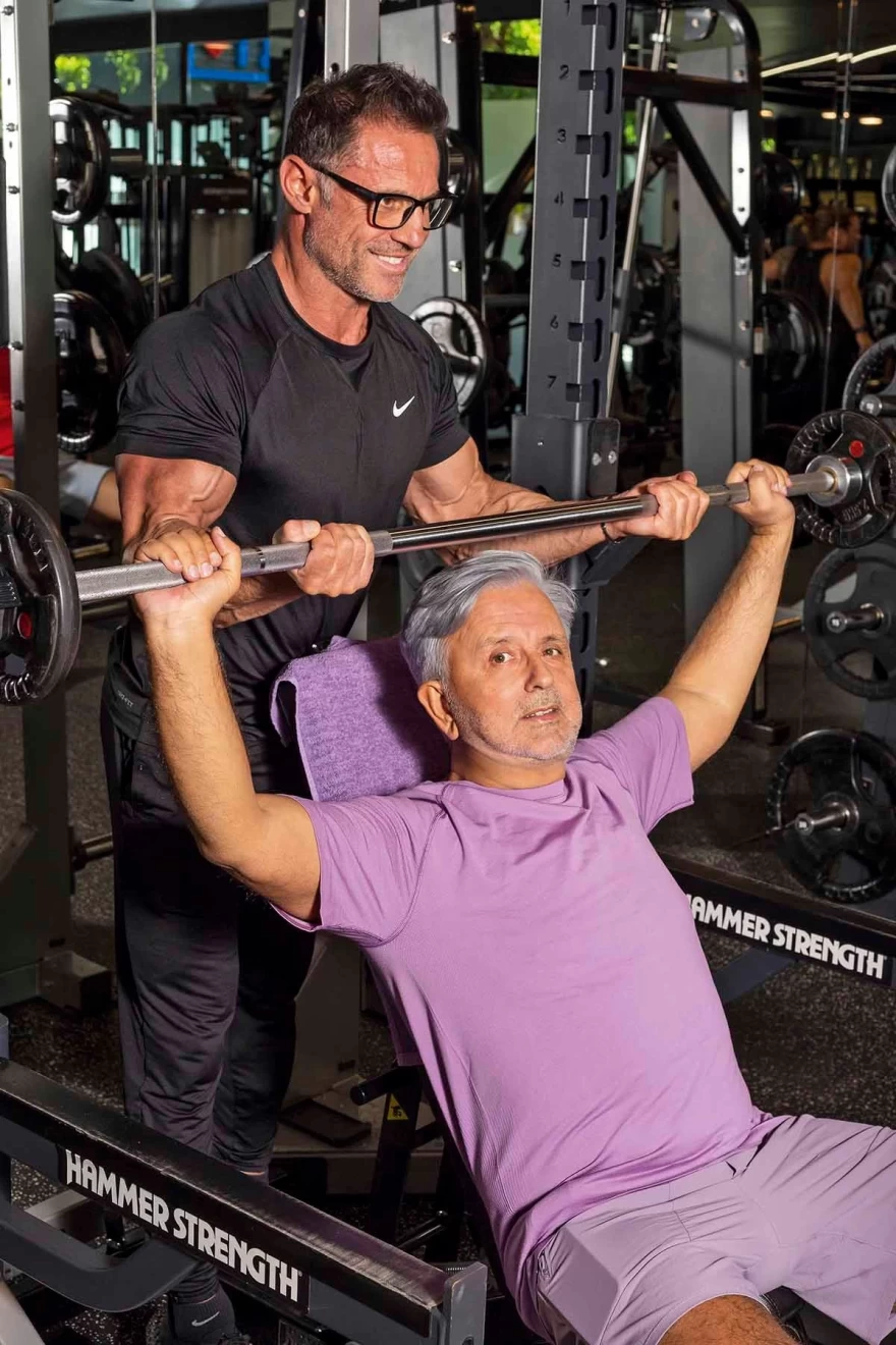 Δήμος Βερύκιος: Όπως δεν τον έχετε ξαναδεί - Κάνει γυμναστική και σκληρή κριτική σε όλους