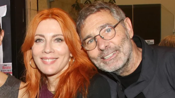 Σπάνια βραδινή έξοδος για Καρύδη & Αθερίδη - Ο φακός τους ''τσάκωσε'' χαμογελαστούς πολύ κοντά ο ένας στον άλλον