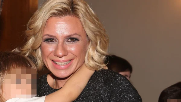 Άνω κάτω το πλατό του Μy style rocks από τον γιο της Καραβάτου - Το μετέτρεψε σε γήπεδο ποδοσφαίρου ο Αρίωνας