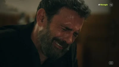 Το Ναυάγιο: «Ποτέ δε φεύγουν τα νεκρά παιδιά απ’ τα σπίτια τους...» - Πλάνταξε το twitter με τα κλάματα του Κακούρη πάνω από το άψυχο σώμα της κόρης του