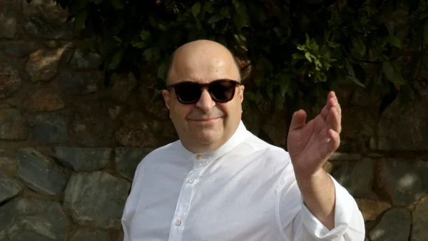 Μάρκος Σεφερλής: «Γνώρισα την κοπέλα του γιου μου και...» - Ο ηθοποιός μιλάει για τη σχέση του παιδιού του