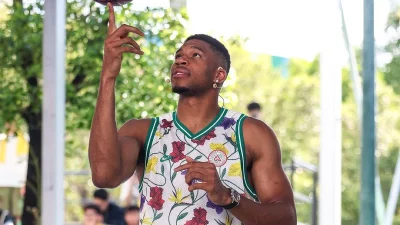 Γιάννης Αντετοκούνμπο: Χορός εκατομμυρίων στα πόδια του Greek Freak