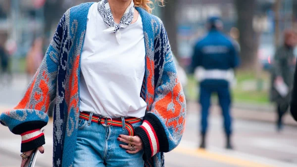 Το cardigan είναι το απόλυτο key-item της σεζόν