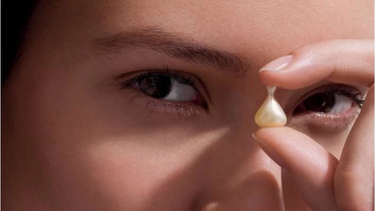 Στοχευμένη φροντίδα σε μορφή κάψουλας για αναζωογόνηση & λάμψη με λίγες μόνο κινήσεις!