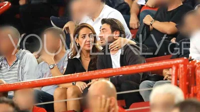 Πιο διαχυτικοί από ποτέ στο ματς Ολυμπιακός - Μπαρτσελόνα: Αποκλειστικές φωτογραφίες από την Δόμνα Μιχαηλίδου και τον κούκλο ψυχίατρο σύντροφό της