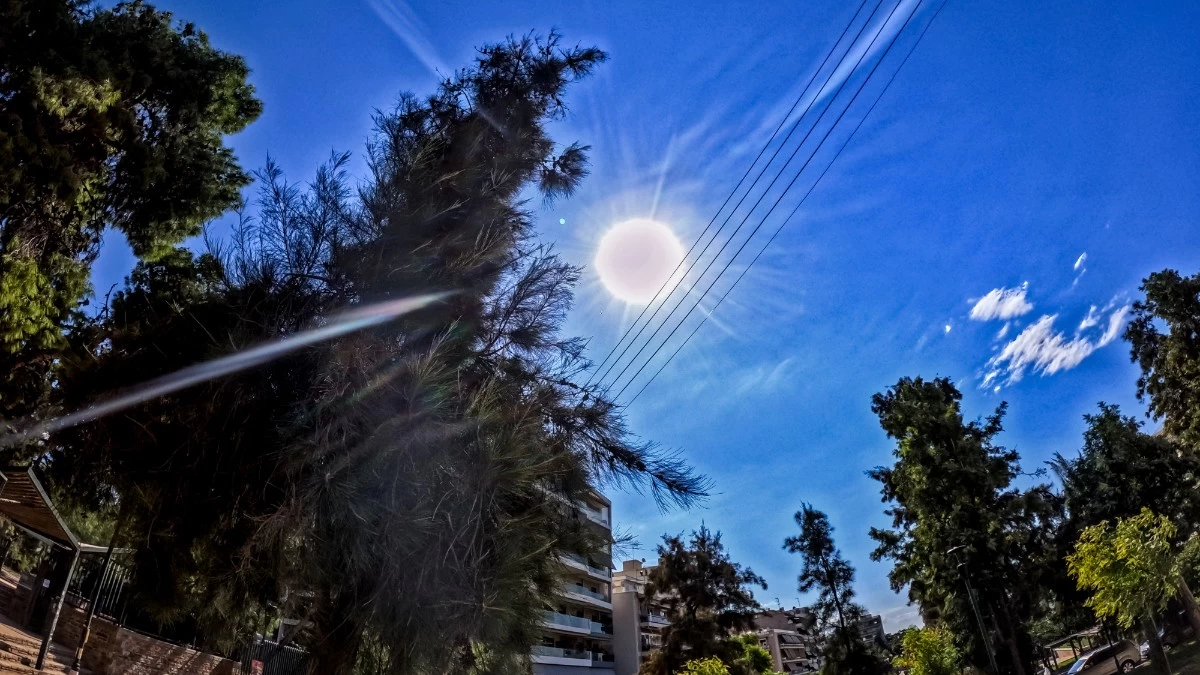 Καιρός: Άνοδος της θερμοκρασίας σήμερα Παρασκευή 13/10 - Που θα σημειωθούν λίγες βροχές;