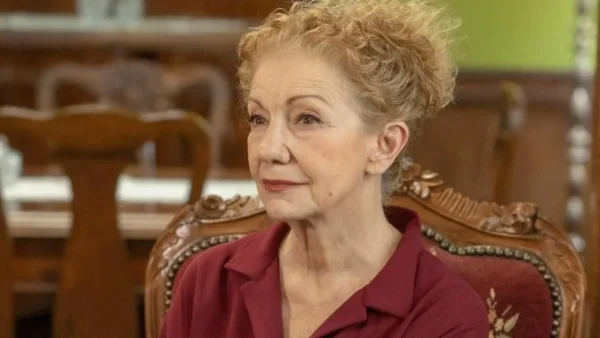 Έρωτας Φυγάς: Καρέ καρέ η δολοφονία της Μαργέτας - Της μπήγει το μαχαίρι στο σώμα και της κλέβει τα χρυσαφικά