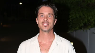 Λιτανεία στην Παναγία την Παρηγορήτρια στον Βύρωνα: Ο Νίκος Οικονομόπουλος μετέφερε την εικόνα της