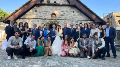 Γη της Ελιάς (6/10): Γονατίζει, βγάζει το μονόπετρο δαχτυλίδι και της ζητάει επίσημα να τον παντρευτεί - Χαρές στη Μάνη!