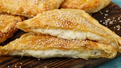 Κασερόπιτα με βούτυρο από τον Γιώργο Τσούλη - Πως να την φτιάξεις σπίτι εύκολα και γρήγορα