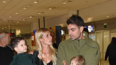 «Μάλλον δε θα επιστρέψουμε!» - Οικογενειακώς στο Λονδίνο ο Στέλιος Χανταμπάκης με την Πηλιακή και τα παιδιά τους