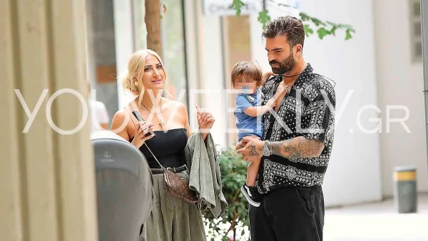 Σε ιστορικό εστιατόριο της Βουκουρεστίου μετά την εκκλησία - Αποκλειστικές φωτογραφίες της Ιωάννας Τούνη και του Δημήτρη Αλεξάνδρου