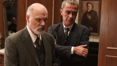 Οι Πανθέοι (3/10): Ο Ισίδωρος ανακοινώνει στην οικογένεια πως σκοπεύει να ανοίξει ξανά τα μεταλλεία