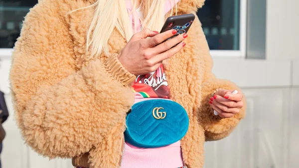 Shearling jacket: Είναι μακράν το πιο hot πανωφόρι για το 2023