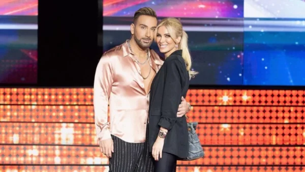 Το πλάνο με τον Κοκλώνη να κάνει κρυφά ναργιλέ σε διάλλειμα του Fame Story - Τον έδωσε στεγνά η Κατερίνα Καινούργιου (Βίντεο)