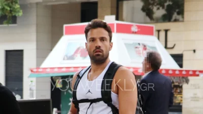 Μοναχική βόλτα για τον Κωνσταντίνο Αργυρό αφότου αποχαιρέτησε την σύντροφό του -  Δεν άφηνε το κινητό από το χέρι του