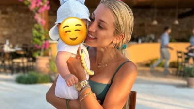 Σαββατιάτικη βόλτα πλάι στη θάλασσα για την Σπυροπούλου και τον γιο της - Οι πρώτες φωνούλες του μικρού Βλάσση (Βίντεο)