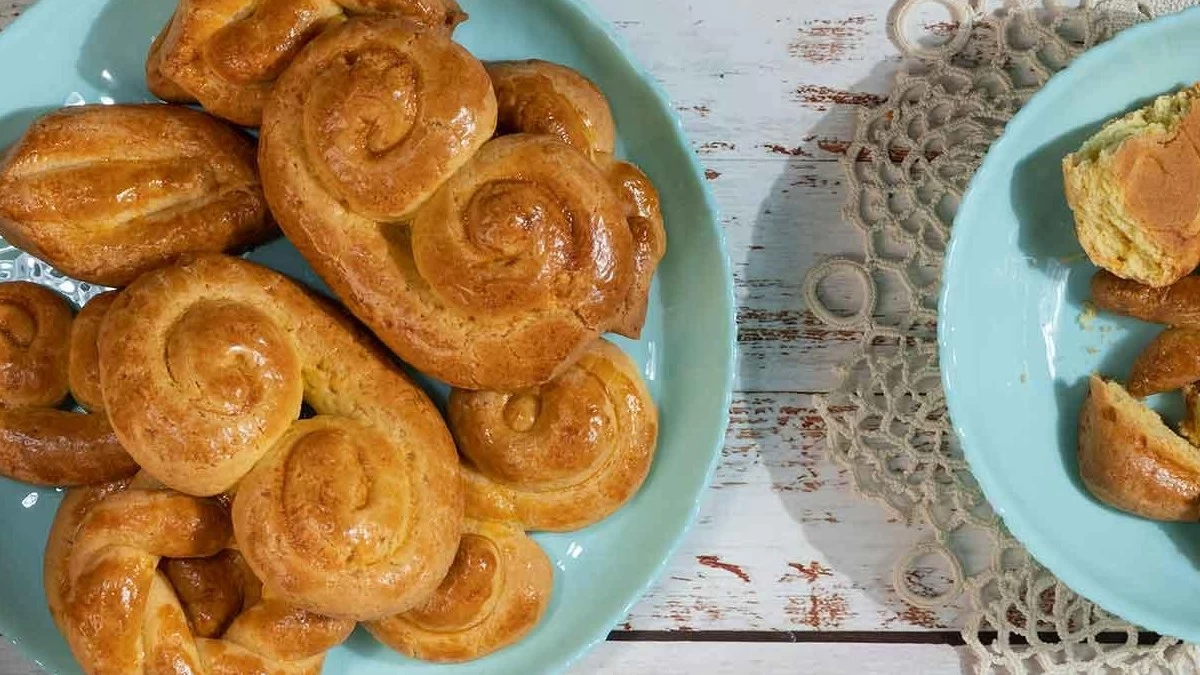 Μοσχομυριστή συνταγή για κουλουράκια με γεύση τσουρεκιού - Ζυμώνονται πανεύκολα στο χέρι