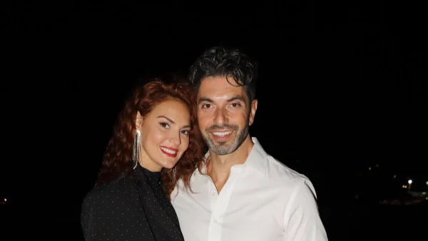 Γενέθλια Βρισηίδας Ανδριώτου: Αποκαλυπτική με αστραφτερή διαφάνεια & ασορτί γάντια στο πλευρό του Σπύρου Μαρτίκα