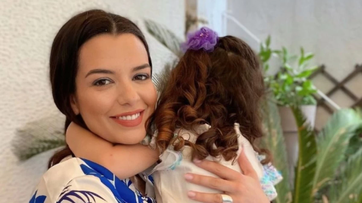 Νικολέτα Ράλλη: Περιφερόταν χωρίς παπούτσια στη βάφτιση της κόρης της - Ο λόγος που ήταν ξυπόλητη στο μυστήριο