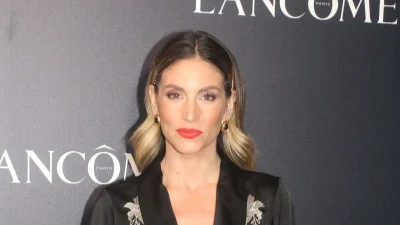 «Θα απαντήσω πως λυπάμαι πολύ» - Μεγάλη ταλαιπωρία για την Αθηνά Οικονομάκου και την οικογένεια της μετά το ταξίδι στο Παρίσι