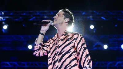 Νίκος Οικονομόπουλος: Η γοητευτική σύντροφός του στο μαγαζί που εμφανίζεται