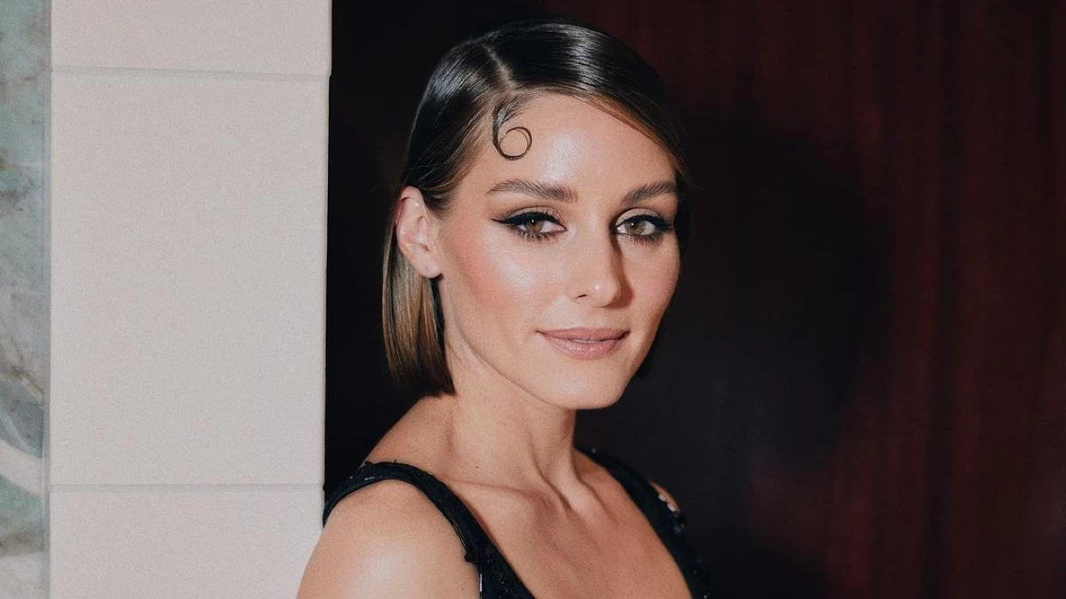 H Olivia Palermo με το πιο τέλειο wet 'n' styled hair-look που όλες θα θέλουμε να υιοθετήσουμε αυτό το φθινόπωρο!
