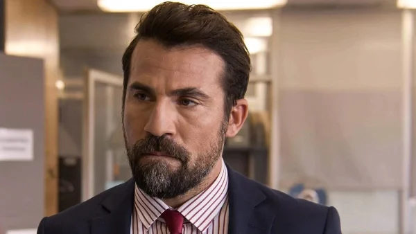 Παγιδευμένοι (9/10): «Τα αποτυπώματα που βρέθηκαν πάνω στο μαχαίρι...» - Σε άθλια κατάσταση ο Σταύρος