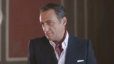 Ο παράδεισος των κυριών (30/10): Ο Αποστόλης κινδυνεύει να αποκαλυφθεί - Τρόμος για τον Σίμο