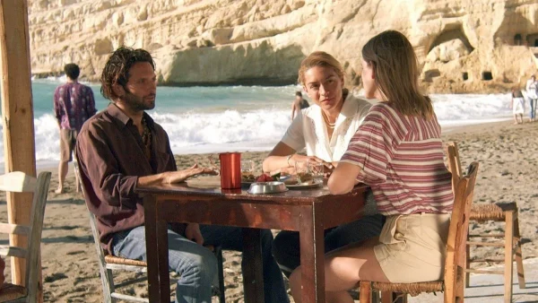 Η Παραλία: Ανησυχία για την υγεία της - Έγκυος στο πρώτο της παιδί η...