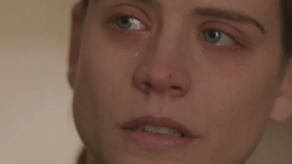 Σκάνδαλο στην Παραλία: «Τι δουλειά έχεις να τριγυρνάς μ’ αυτόν τον άπλυτο;» - Πιάνουν στα πράσα Υπατία και Χάρι