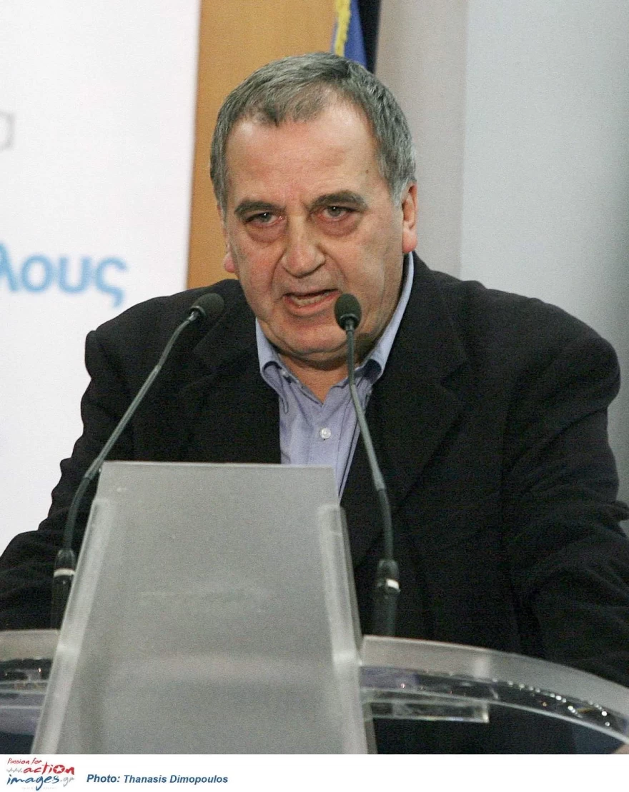 Πέθανε - Πάρις Καλημερίδης