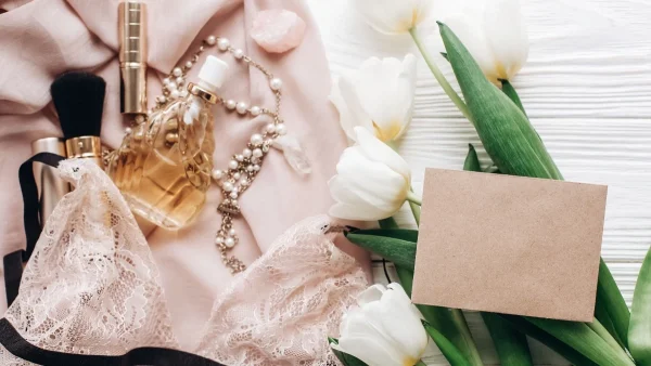 Perfume bar: 6 αρώματα που μυρίζουν φθινόπωρο! Ποιά είναι και πόσο κοστίζουν;