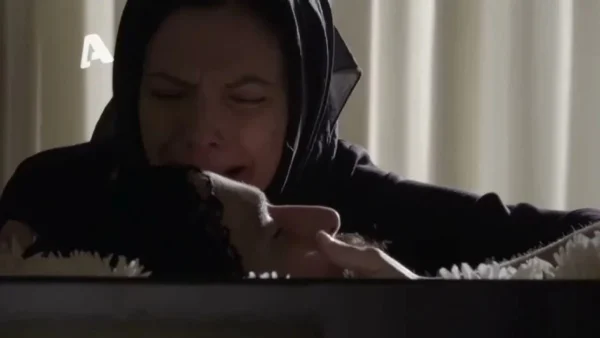 Σασμός: Δείτε την πριν προβληθεί στην τηλεόραση - Η συγκλονιστική σκηνή που η Βασιλική ετοιμάζει στο νεκροθάλαμο το Νικηφόρο για την κηδεία του