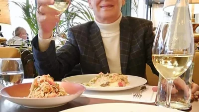 «Καταπέλτης» γνωστός χορευτής μετά την κηδεία της Μαίρης Χρονοπούλου: «Σκοτώνονται ποιος θα πρωτοκάνει δηλώσεις στα κανάλια...»