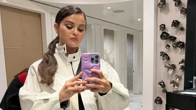 H Selena Gomez με pink milkshake μανικιούρ που είναι ό,τι πιο hot αυτό το φθινόπωρο!