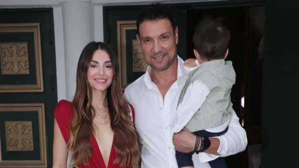 Σταθοκωστόπουλος & Σιαμπάνη: Με τούρτα 4 ορόφων, τεράστιο φουσκωτό σπιτάκι και πράσινα μπαλόνια - Φωτογραφίες από το φαντασμαγορικό πάρτι γενεθλίων του μικρού Φώτη