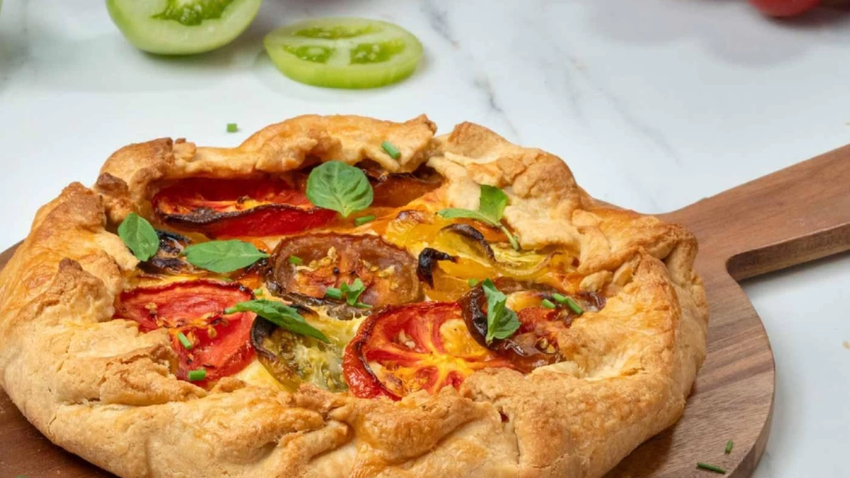 Η προετοιμασία θέλει μόνο ένα πεντάλεπτο - Λαχταριστή τάρτα με τυριά και ψητή ντομάτα