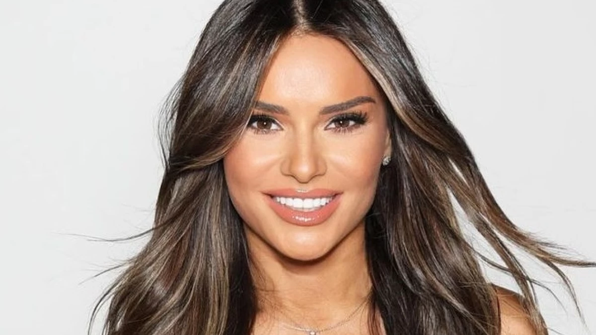 Ελένη Τσολάκη με λαμπερό makeup look που αναδεικνύει μοναδικά την υπέροχη επιδερμίδα της!