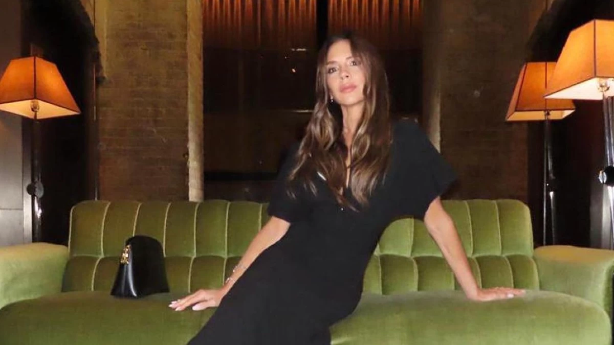 H Victoria Beckham μόλις φόρεσε το Νο1 αξεσουάρ του χειμώνα