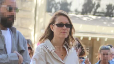 Άβαφη με βερμούδα και ατημέλητο χτένισμα - Η εμφάνιση της Βίκυς Καγιά μετά την τηλεοπτική της αποχή