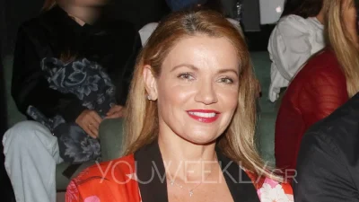 Σπάνια κοινή έξοδος για την Παναγιώτα Βλαντή και το σύζυγό της - Κομψή με μακρύ σατέν κιμονό η ηθοποιός