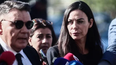 «Έγινε απόπειρα ανθρωποκτονίας» - Συγκλονίζει η κόρη της 57χρονης τραυματία μετά την αθώωση της Εύης Βατίδου