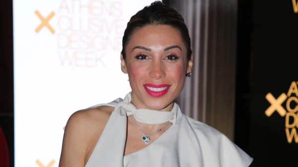 Με το νυχτικό στο κρεβάτι του μαιευτηρίου - Οι πρώτες ημέρες της Μαρίας Καρλάκη αφότου γέννησε το γιο της