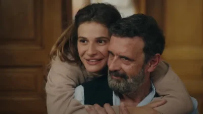 Το Ναυάγιο: Βλέπει τον εραστή της γυναίκας του πάνω από τον τάφο της - Ρίγη ανατριχίλας!