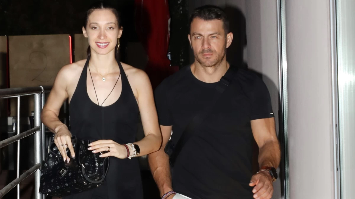 Είναι μέσα στη φύση περιτριγυρισμένο από δέντρα - Η μοναδική θέα από το σπίτι του Αγγελόπουλου & της Βαμβακούση στην Αθήνα