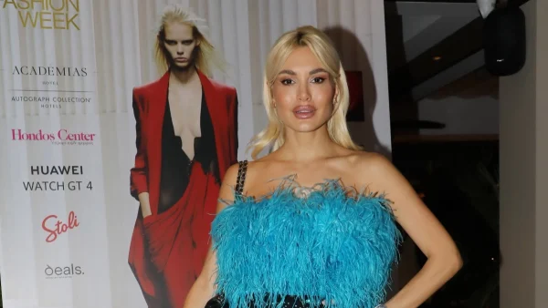 Με κουνιστή καρέκλα, φυτά και το κέντρο στο «πιάτο» - Βίντεο από το διαμέρισμα της Αλεξάνδρας Παναγιώταρου